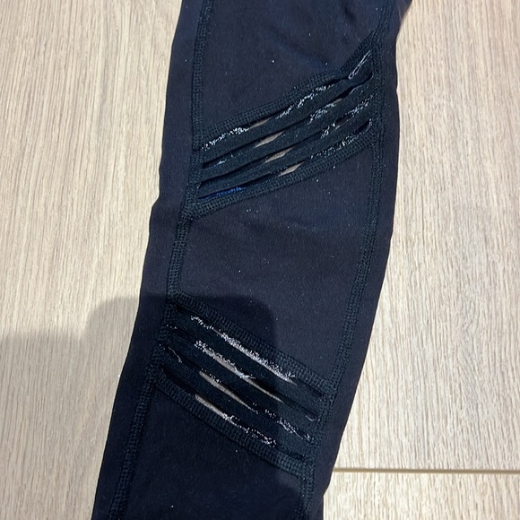 Alo Leggings - Picture 2 of 4